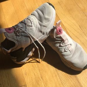 Nike Huarache Soft pink girls sz 2